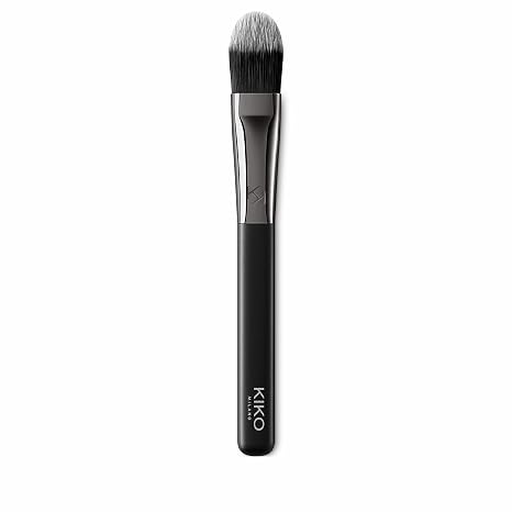 KIKO Milano Face 03 Flat Foundation Brush | Flat Brush For Applying Liquid Or Cream Foundation