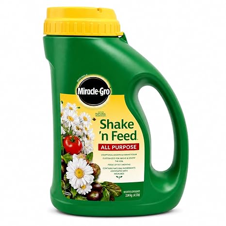 Miracle Gro 3001910 4.5 Lbs Shake n' Feed All Purpose Plant Food 12-4-8