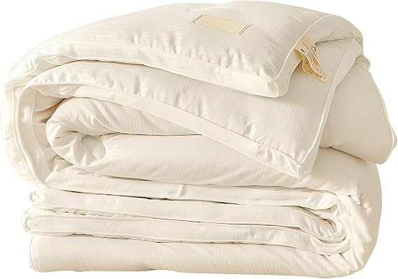 Grade a Soft Quilts are Filled cottonseed Protein and Soy Fiber. Soft and Breathable, with a Moderate Thickness. Four Seasons (68 "x 86" /86 "x 95"). (Winter, 68" x 86")