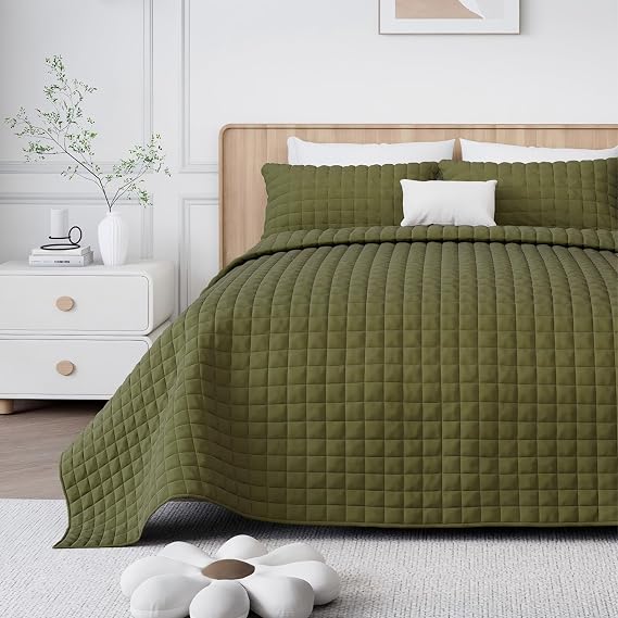 WSOFRLAC Luxury Velvet Quilt Set King Size, Comforter Set with Pillow Shams, Soft Lightweight Bedspread Coverlet Bedding Sets for All Seasons, Dark Green