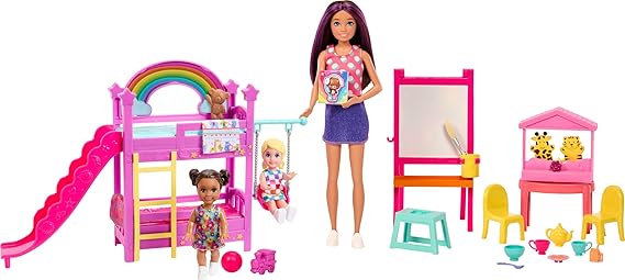 Barbie Skipper Bebek Bakıcılığı Eğlencesi Oyun Seti 3 bebek, mobilya ve 15'ten fazla aksesuar ile Barbie Skipper Bebek Bakıcılığı Eğlencesi oyun seti HND18 | 3 Bebek, Mobilya ve 15+ Aksesuar, Ranzalar ve Renk Değişimi Şövale Dahil, HND18