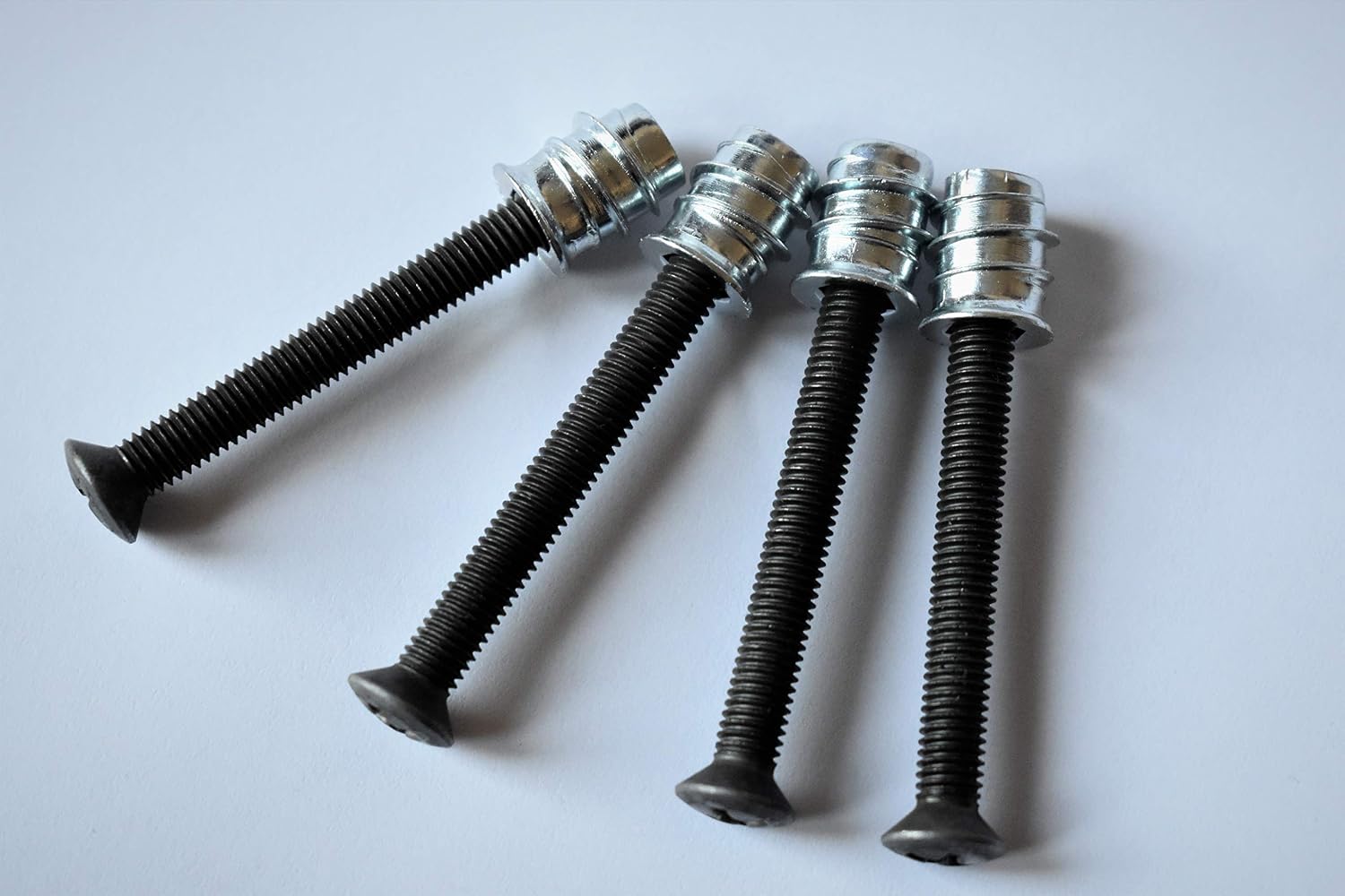 Bolt-On Neck Guitar Machine Screws and Inserts for Strat, Tele and Bass (M4-40 mm, Relic)