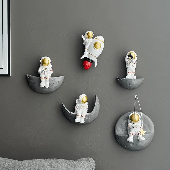 AWNR Astronaut Decor 3D Wall Art: Cute Wall Decor Set of 5 Outer Space Theme Decorations Spaceman Wall Sculptures Space Decor Wall Hanging Room Decor Apartment Classroom Party Nursery Decor